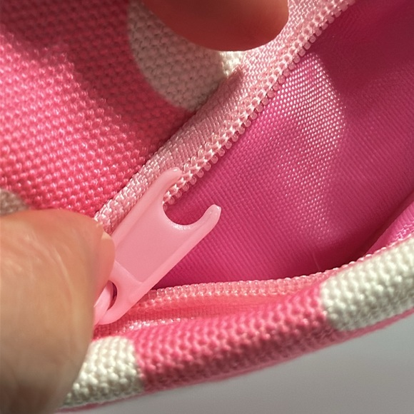 NWOT Disney Daisy Duck Pink Clutch Purse Wallet - Picture 10 of 15